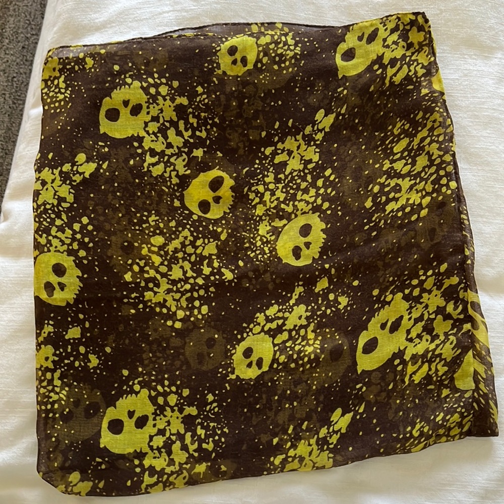 Skull print funnel scarf